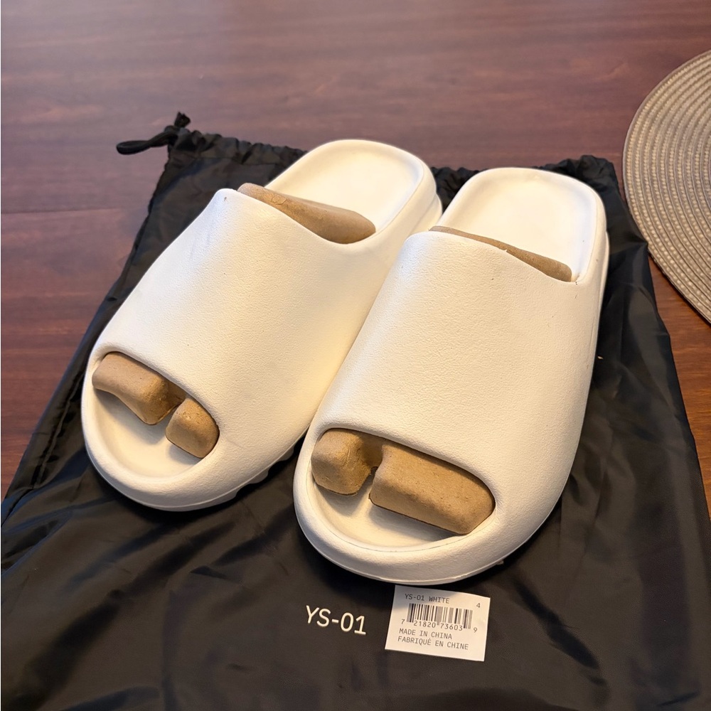 Yeezy YS-01 slip-on shoes size 4